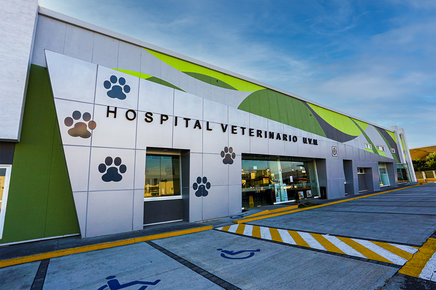 HOSPITALES Y CLÍNICAS